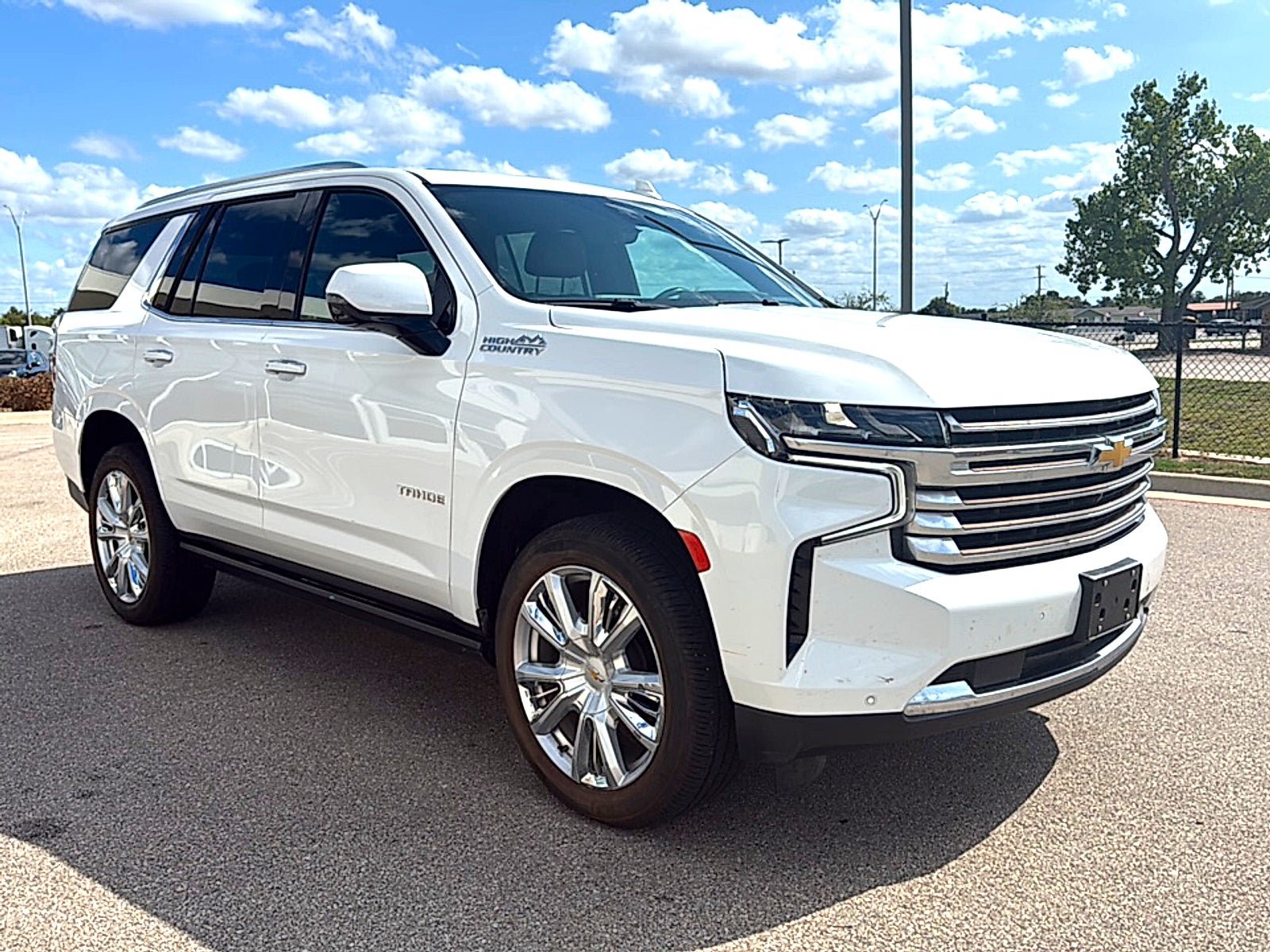 Used 2021 Chevrolet Tahoe 4WD High Country image 3