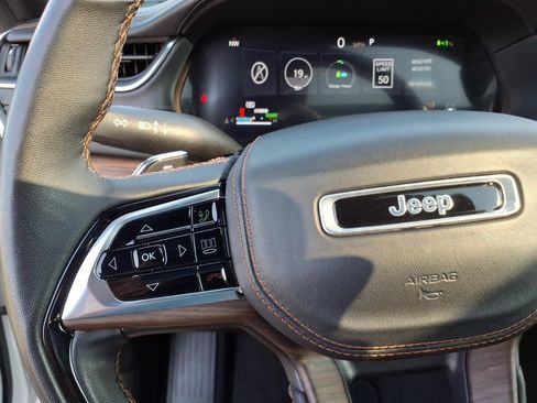 Used 2023 Jeep Grand Cherokee Summit w/ Luxury Tech Group V AWD/4WD image 9