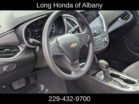 Used 2022 Chevrolet Malibu LT FWD image 14