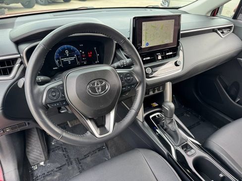 Used 2023 Toyota Corolla Cross XLE w/ Convenience Package image 3