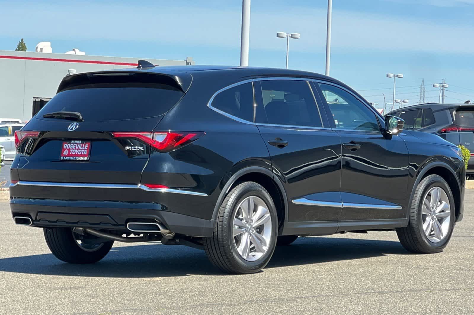 Used 2024 Acura MDX FWD image 2
