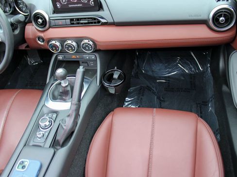 Used 2019 MAZDA MX-5 Miata RF Grand Touring image 15