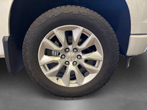 Used 2025 Chevrolet Silverado 1500 Custom AWD/4WD image 19
