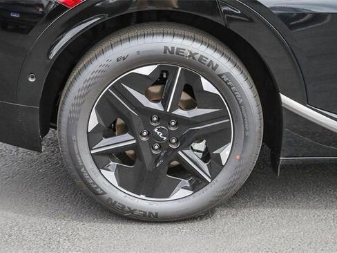 New 2025 Kia EV6 Wind image 10