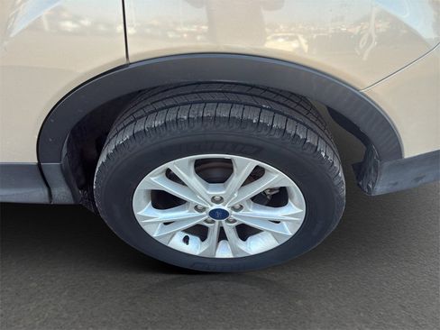 Used 2018 Ford Escape SE image 12