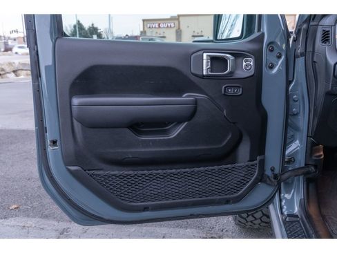 Used 2024 Jeep Gladiator Sport image 18