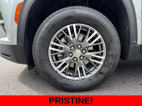 Used 2025 Chevrolet Traverse LT AWD/4WD image 13