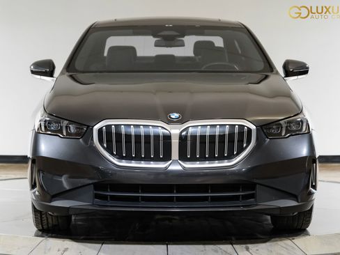 Used 2025 BMW 530i w/ Premium Package RWD image 7