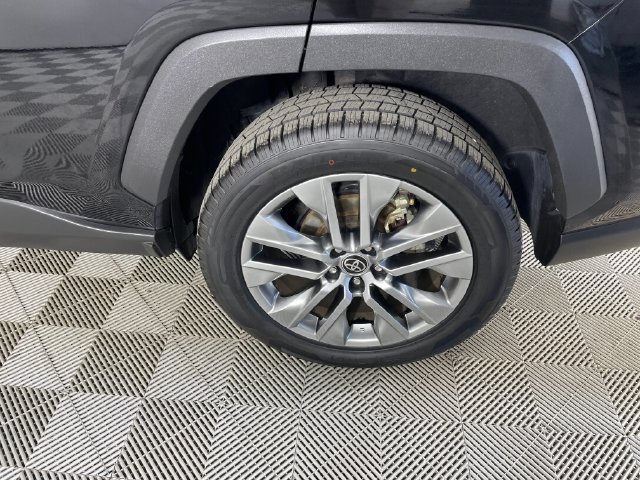 Used 2022 Toyota RAV4 XLE Premium AWD/4WD image 21