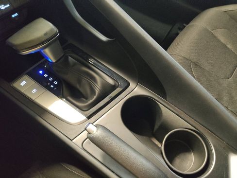 Used 2022 Hyundai Elantra SE w/ Cargo Package image 26