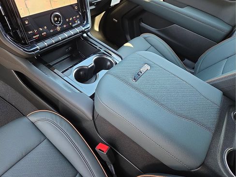 New 2026 GMC Yukon XL AT4 w/ AT4 Premium Plus Package AWD/4WD image 25