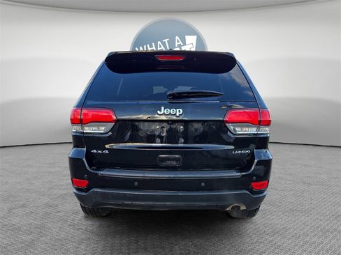 Used 2021 Jeep Grand Cherokee Laredo image 5