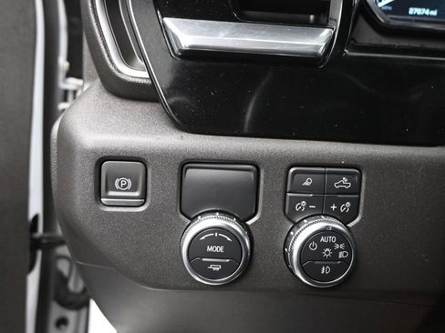 Used 2024 GMC Sierra 1500 SLT image 12