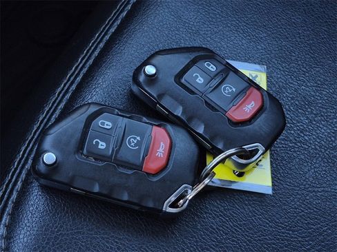 Used 2022 Jeep Wrangler Unlimited Sahara image 37