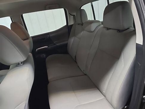 Used 2018 Toyota Tacoma SR5 image 31