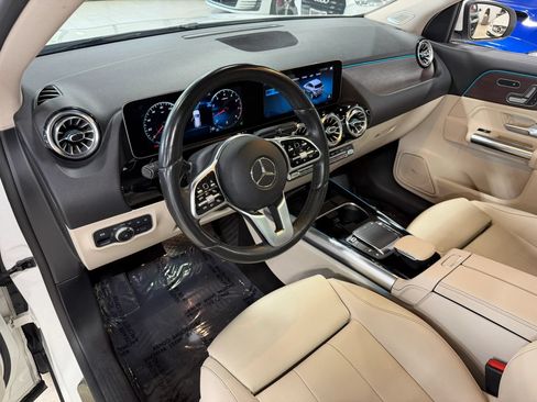 Used 2021 Mercedes-Benz GLA 250 4MATIC w/ Premium Package image 13