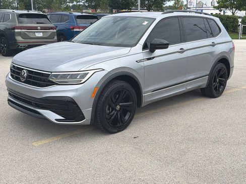 Certified 2023 Volkswagen Tiguan SE R-Line FWD image 3