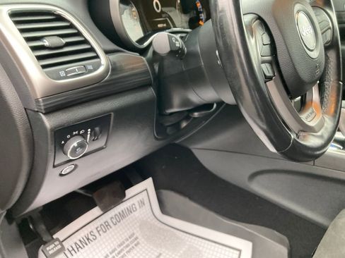 Used 2019 Jeep Grand Cherokee Altitude image 17