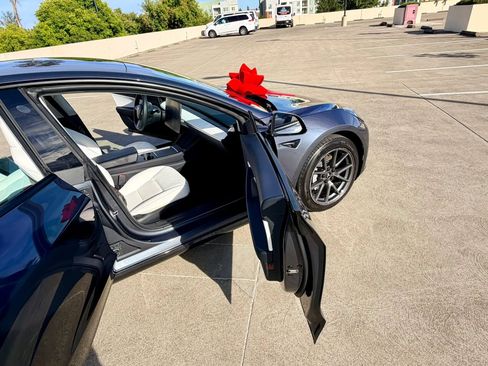 Used 2021 Tesla Model 3 Long Range AWD/4WD image 38