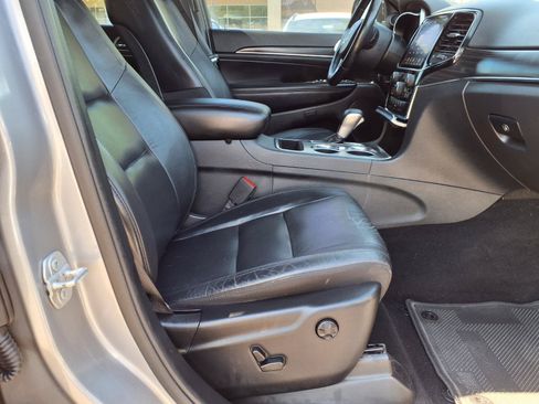 Used 2020 Jeep Grand Cherokee Limited RWD image 11