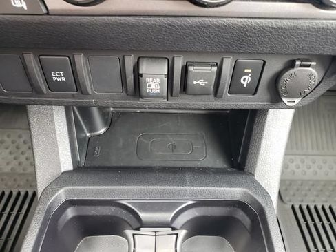 Used 2023 Toyota Tacoma TRD Sport AWD/4WD image 16