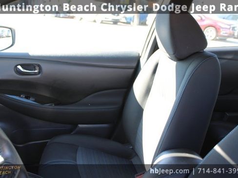 Used 2022 Nissan Leaf SV image 32