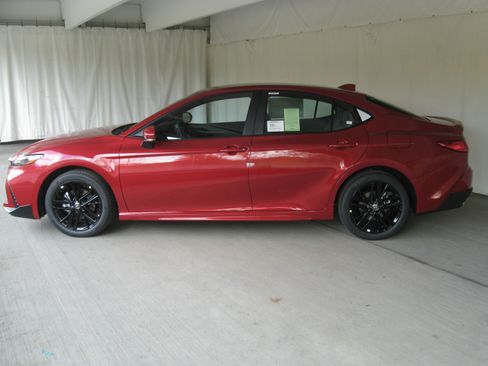 New 2026 Toyota Camry SE image 4