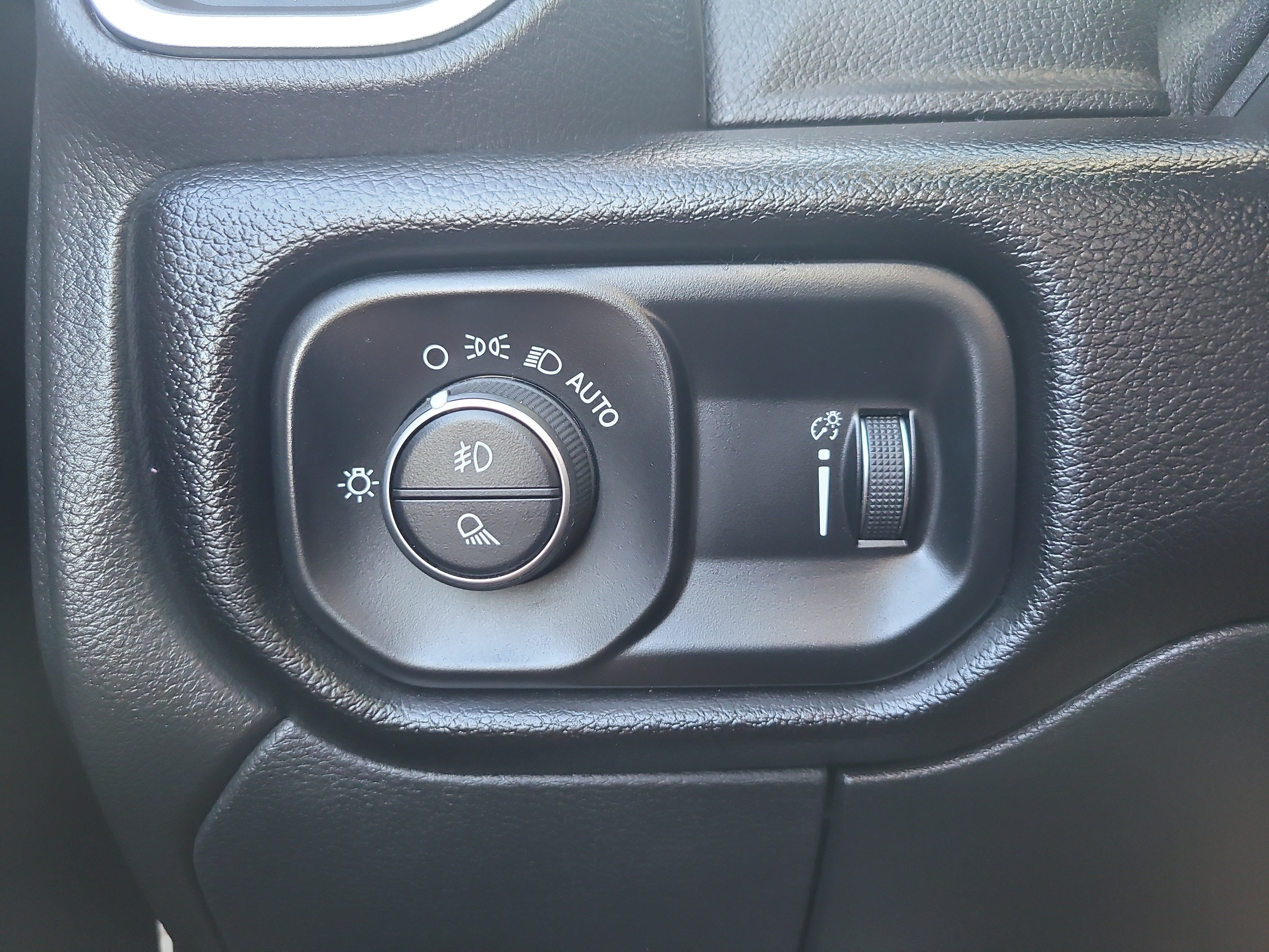 Used 2024 RAM 2500 Big Horn w/ Night Edition AWD/4WD image 32