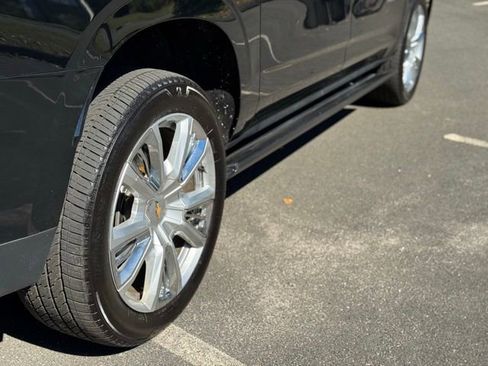 Used 2022 Chevrolet Suburban High Country w/ Premium Package 2 image 11