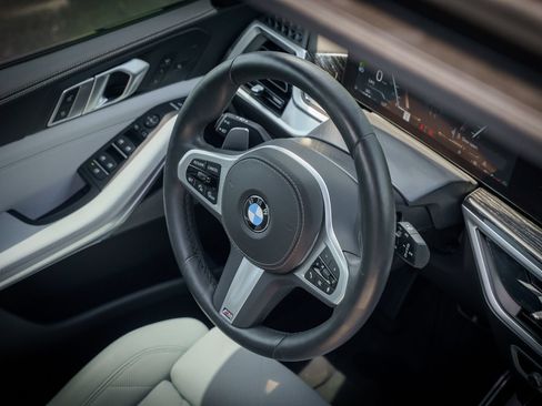 Used 2025 BMW X5 xDrive40i w/ M Sport Package AWD/4WD image 16