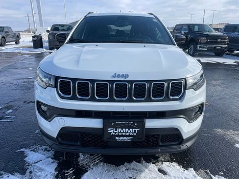 Used 2024 Jeep Compass Latitude image 23