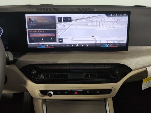 Used 2025 BMW 330i Sedan w/ Convenience Package image 22