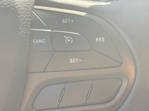 Used 2019 Jeep Cherokee Trailhawk AWD/4WD image 18