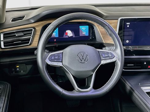 Used 2024 Volkswagen Atlas SE FWD image 18