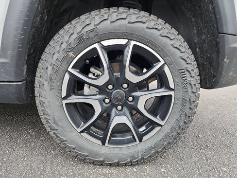 Used 2025 Jeep Compass Trailhawk AWD/4WD image 12