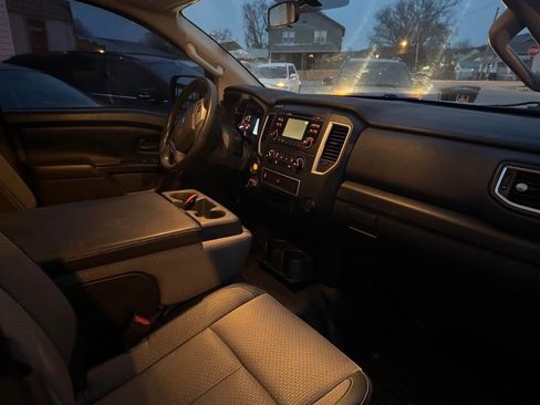 Used 2017 Nissan Titan SV image 13