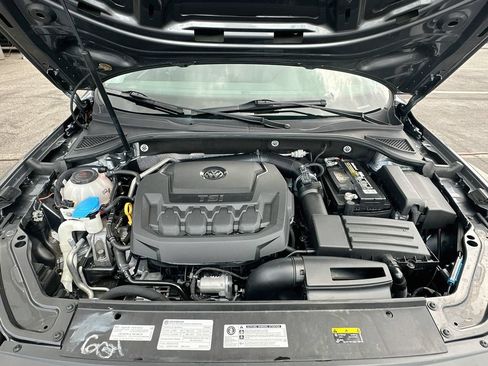 Used 2018 Volkswagen Passat 2.0T R-Line w/ R-Line Lighting Package FWD image 28