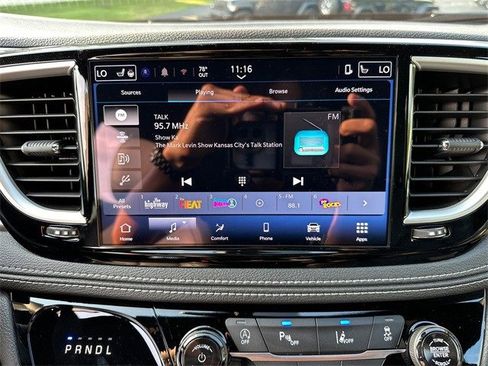 New 2025 Chrysler Pacifica Select image 23