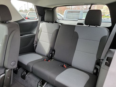 Used 2021 Chevrolet Traverse LT image 10