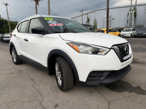 Used 2018 Nissan Kicks S FWD image 3