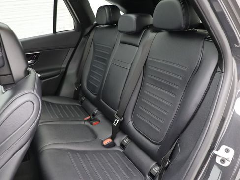 Used 2024 Mercedes-Benz GLC 300 4MATIC image 12