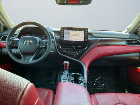 Used 2022 Toyota Camry XSE w/ Navigation Package FWD image 10