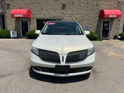 Used 2013 Lincoln MKT AWD image 2