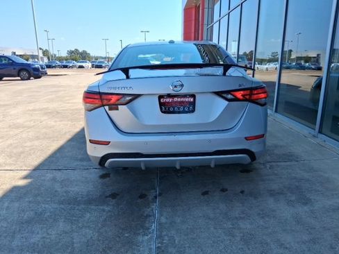 Used 2022 Nissan Sentra SV w/ All-Weather Package FWD image 6