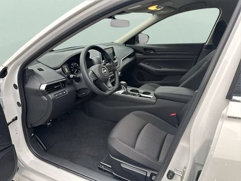 Certified 2025 Nissan Altima 2.5 S FWD image 2