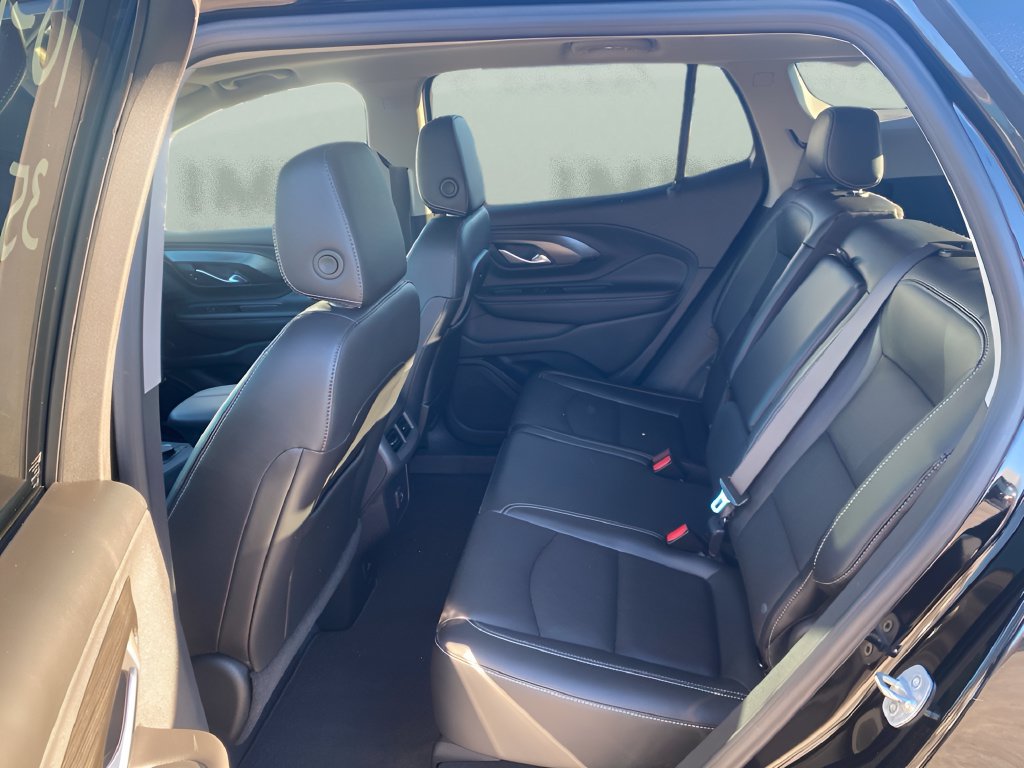 Used 2022 GMC Terrain SLT w/ Infotainment Package II AWD/4WD image 10