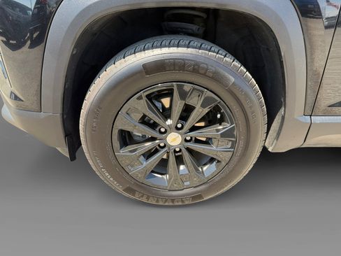 Used 2025 Chevrolet Equinox LT w/ Convenience Package II AWD/4WD image 9