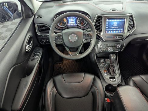 Used 2022 Jeep Cherokee Trailhawk image 14