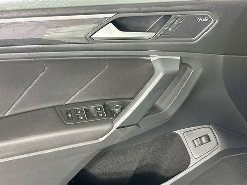Used 2019 Volkswagen Tiguan SEL Premium w/ 3rd Row Seat Package AWD/4WD image 27