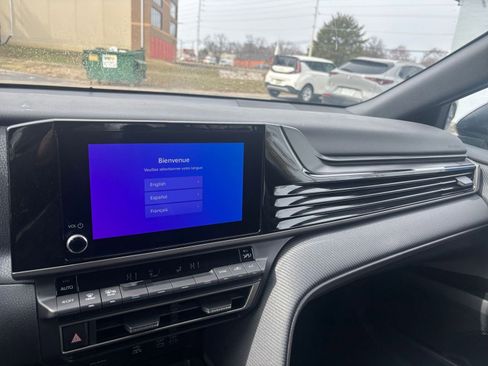 Used 2025 Toyota Camry SE image 33